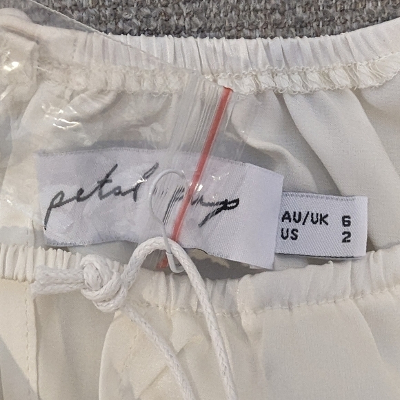 New Petal & Pup Creamy White Cropped  Bishop Long Sleeve Betty Top, size 2 - Picture 6 of 8